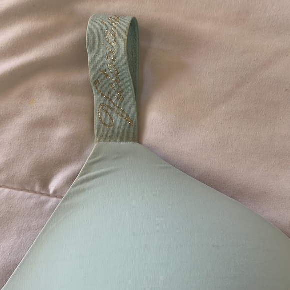 VS Bra - Picture 2 of 7